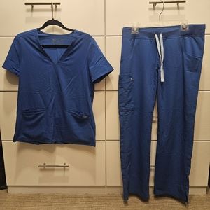 Womens FIGS size Top S Bottom M. Regular fit.